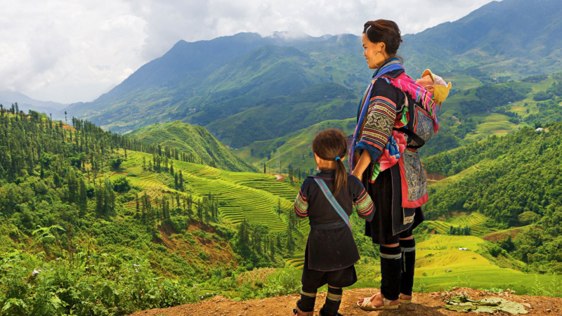In Su Pan Village, Meet The Wonderful Black H'mong Ethnic People in Sapa