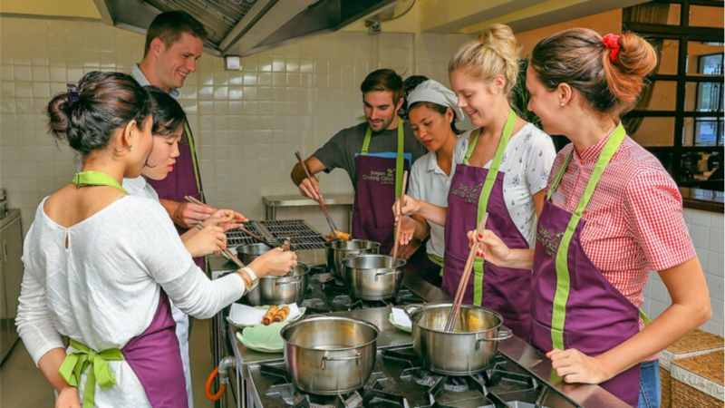 Join Interesting Vietnamese Cooking Class
