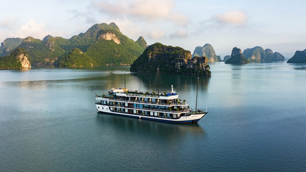 La Casta Cruise cruise in Lan Ha Bay