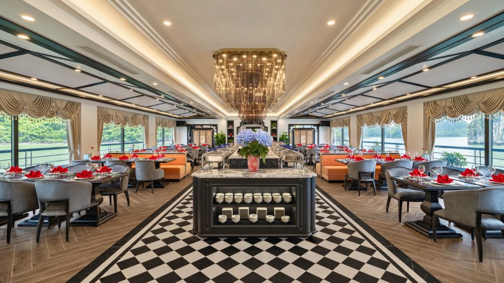 La Casta Star Cruise restaurant and onboard dining area