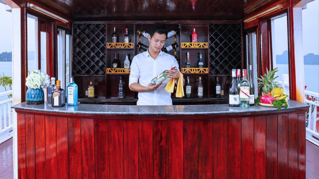La Regina Classic Cruise lounge and bar area on board