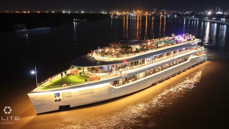 Luxury Dining on Saigon River