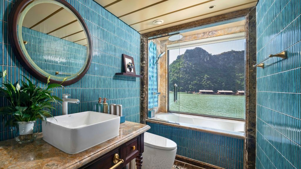 Lyra Grandeur Cruise bathroom with bathtub on Lyra Grandeur Cruise