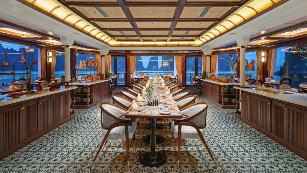 Lyra Grandeur Cruise restaurant and onboard dining area