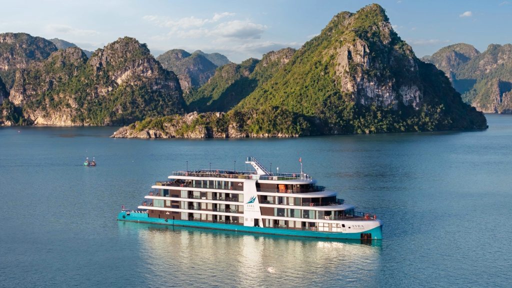 Lyra Grandeur Cruise cruise in Lan Ha Bay