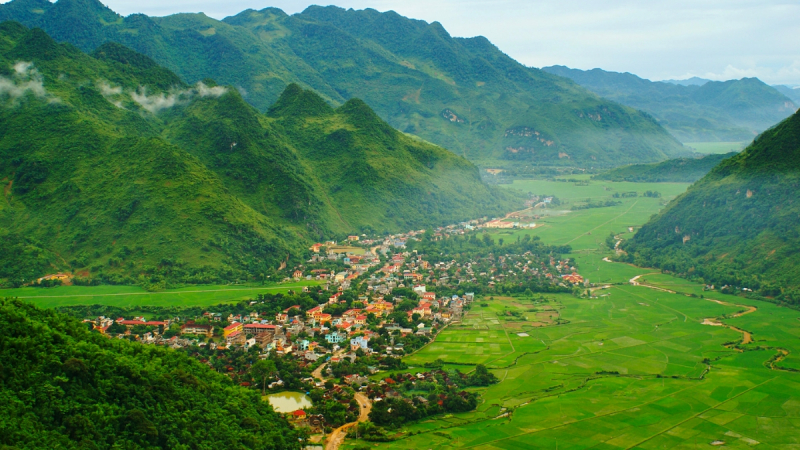 Mai Chau Arrival in Hanoi