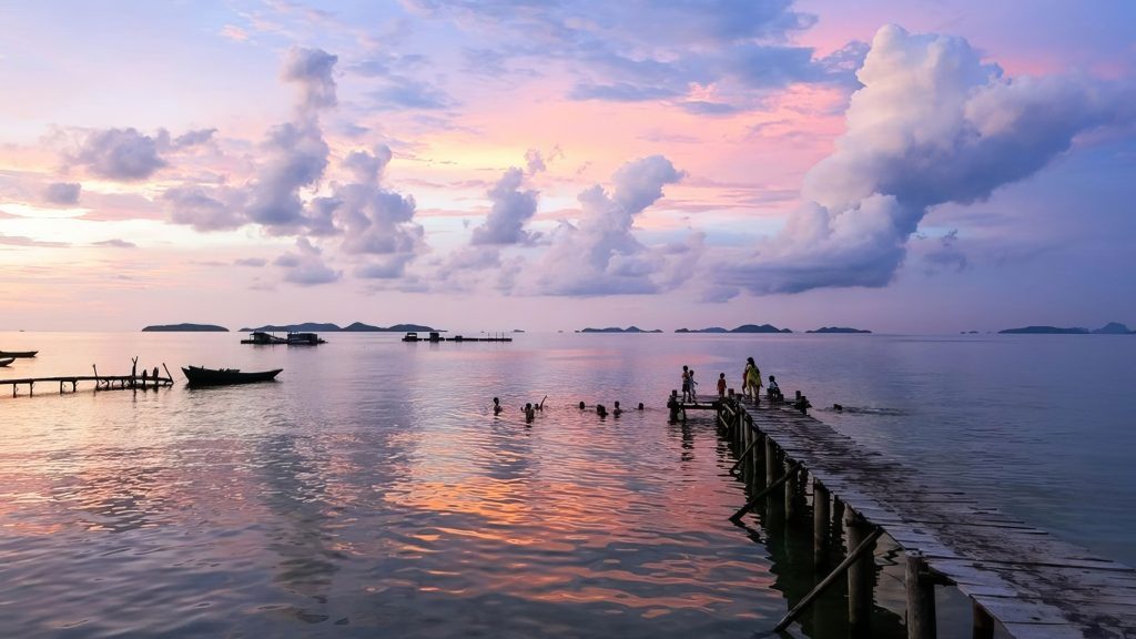 Make A Brief Morning Stop In Ha Tien