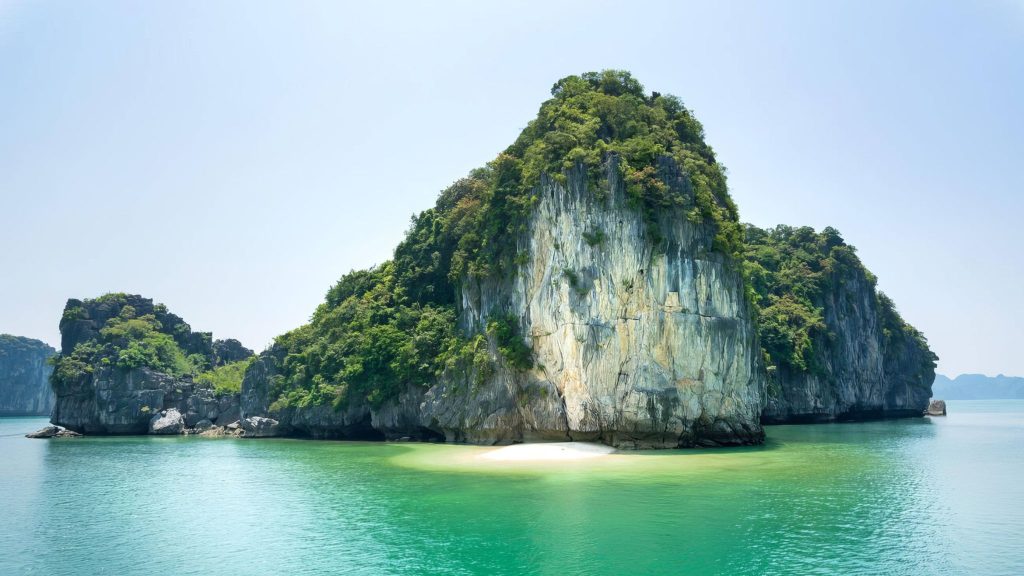 MilaLux Cruise onboard experience in Halong Bay