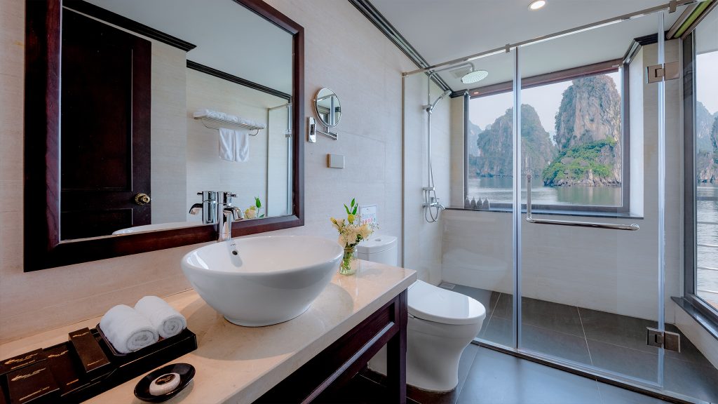 Mon Cheri Cruise bathroom with bathtub on Mon Cheri Cruise
