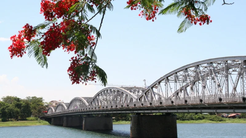 Hue Street Food Walking Tour 4 Hours – Perfume River