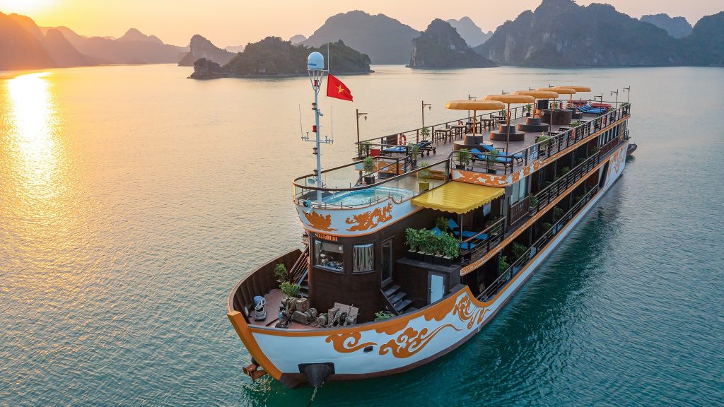 Nostalgia Cruise sailing through Lan Ha Bay - Cat Ba Island