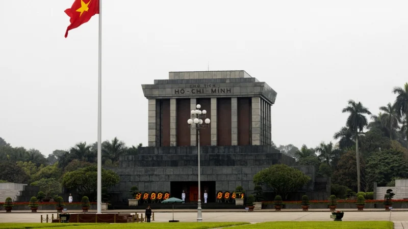 Hanoi Cycling Tour Half-Day – Old Quarter & Local Food