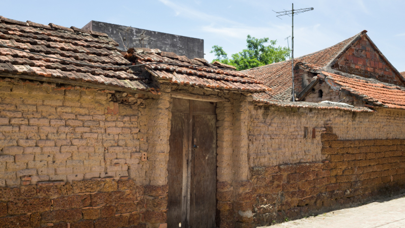 Old Aged House In Duong Lam Village