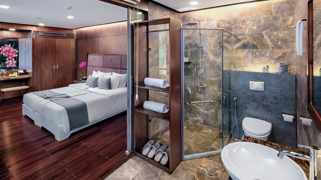Orchid Classic Cruise bathroom with bathtub on Orchid Classic Cruise