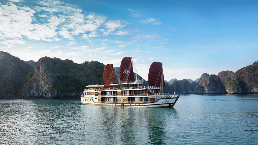 Orchid Classic Cruise sailing through Lan Ha Bay - Cat Ba Island