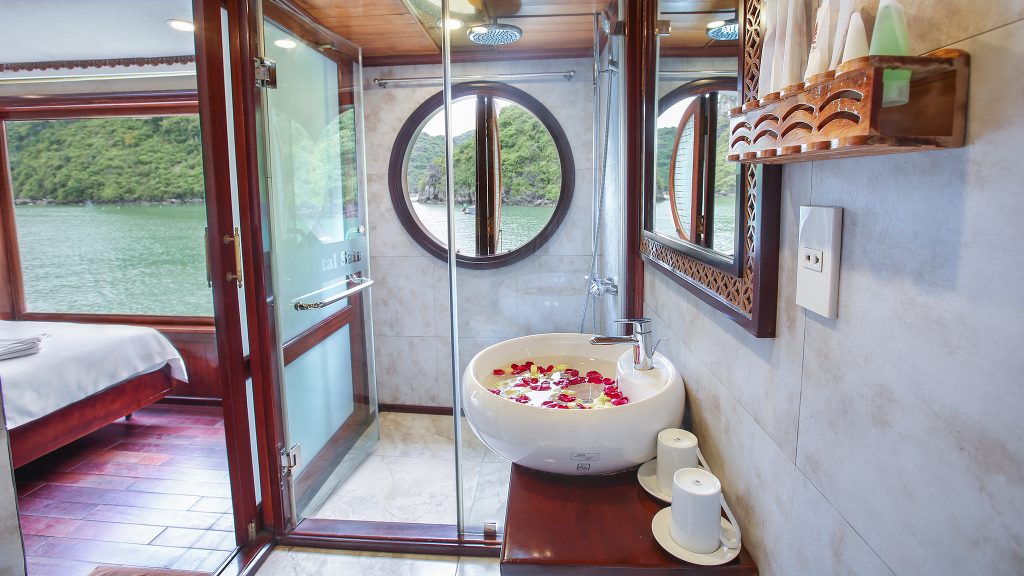 Oriental Sails bathroom with bathtub on Oriental Sails