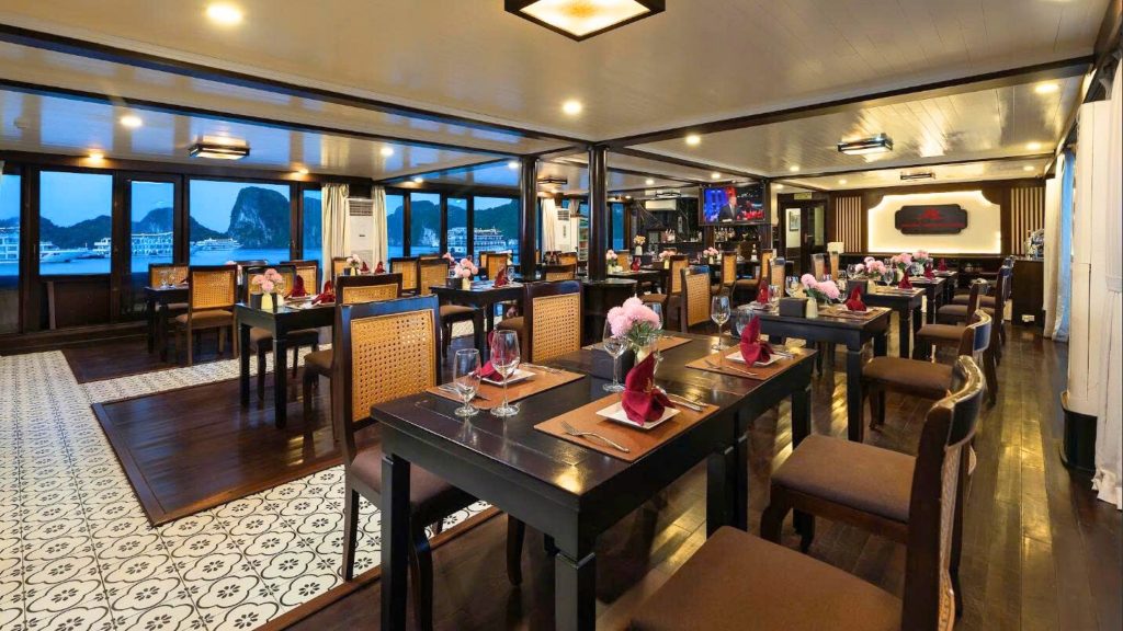Phoenix Cruise restaurant and onboard dining area