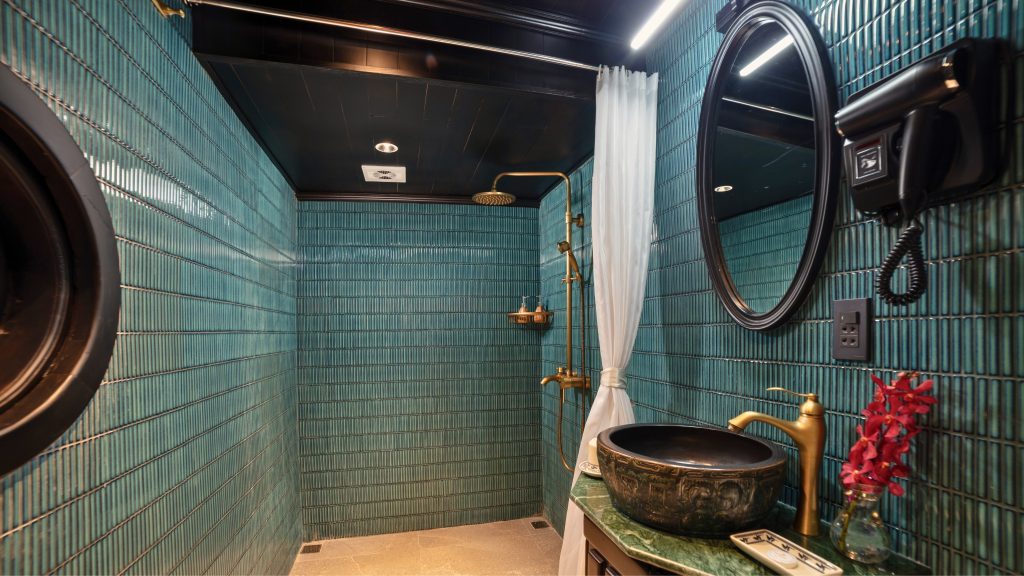 Prince Private Cruise bathroom with bathtub on Prince Private Cruise