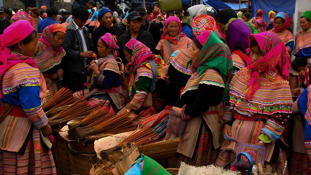 Sapa With Bac Ha Market 2 Days – EcoSapa Bus