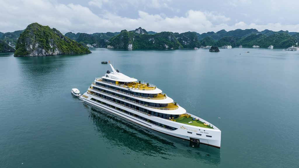 Sea Stars Cruise sailing through Halong Bay