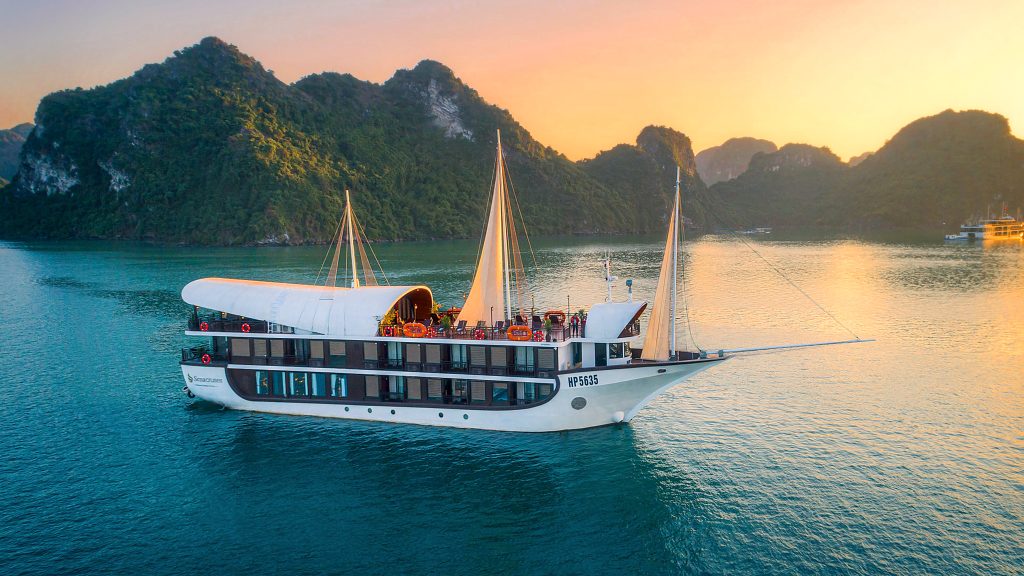 Sena Cruises sailing through Lan Ha Bay