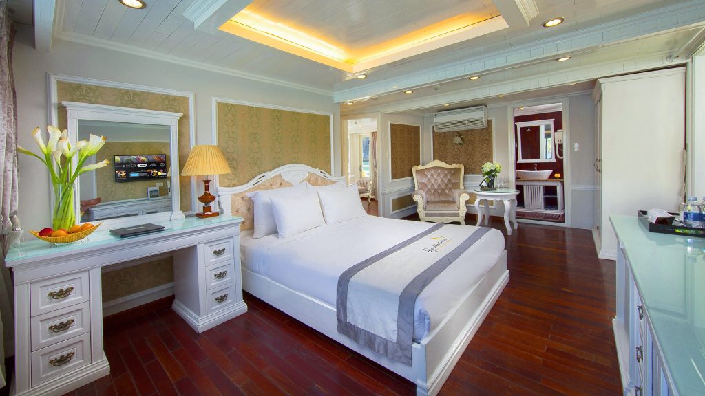 Signature Cruise Elite Family Suite cabin