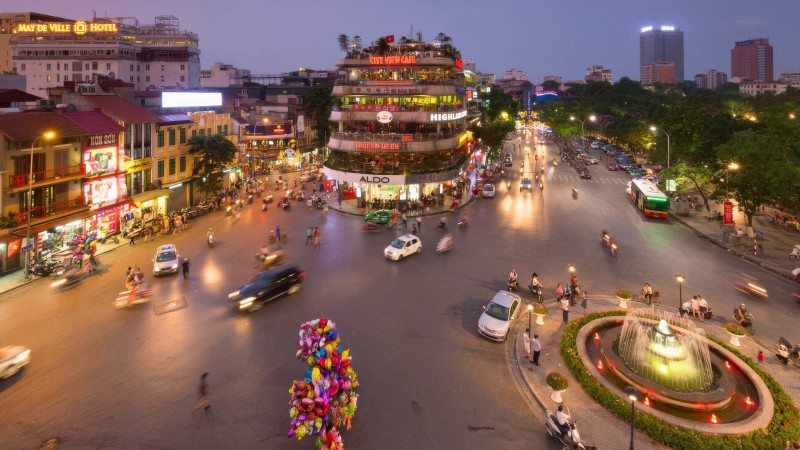 Soak In The Sparkling Charm Of The City Night