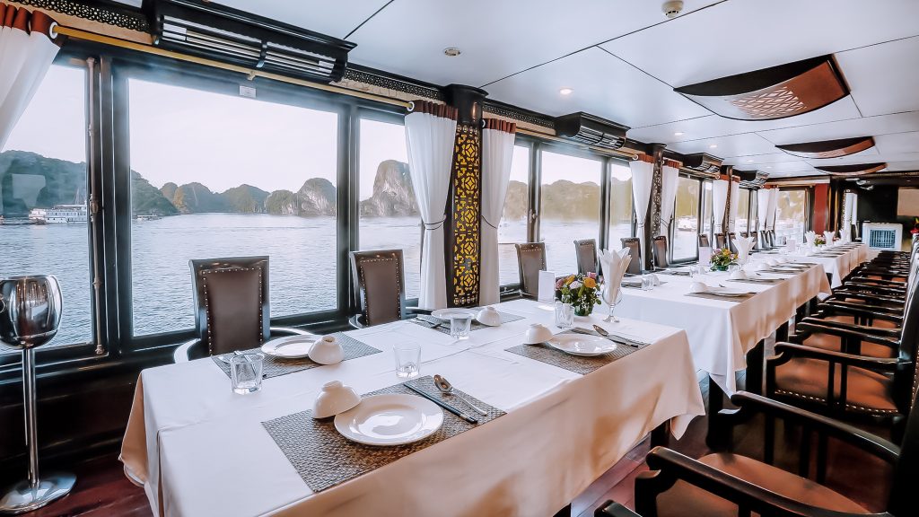 Starlight Cruise restaurant and onboard dining area
