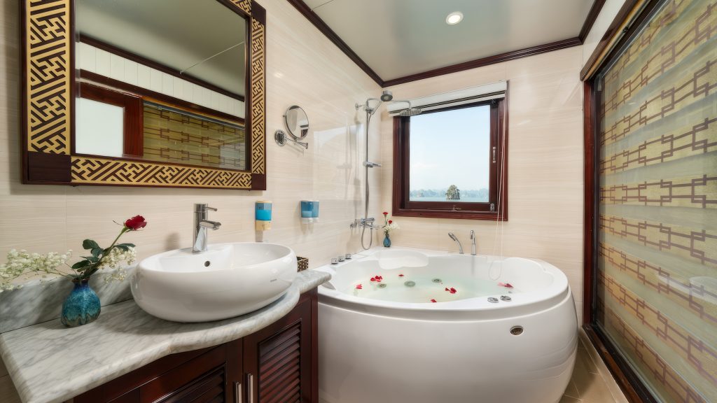 Swan Cruises bathroom with bathtub on Swan Cruises