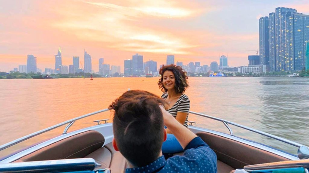 Take A Luxury Cruise Along Saigon River – EcoSapa Bus