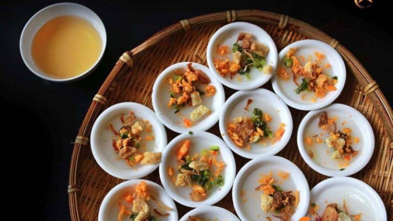 Hue Food Tour by Cyclo 3 Hours – Imperial Citadel