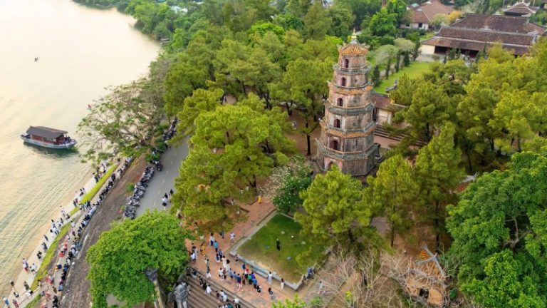 Hue Food Tour 3 Hours – Thien Mu Pagoda & Perfume River