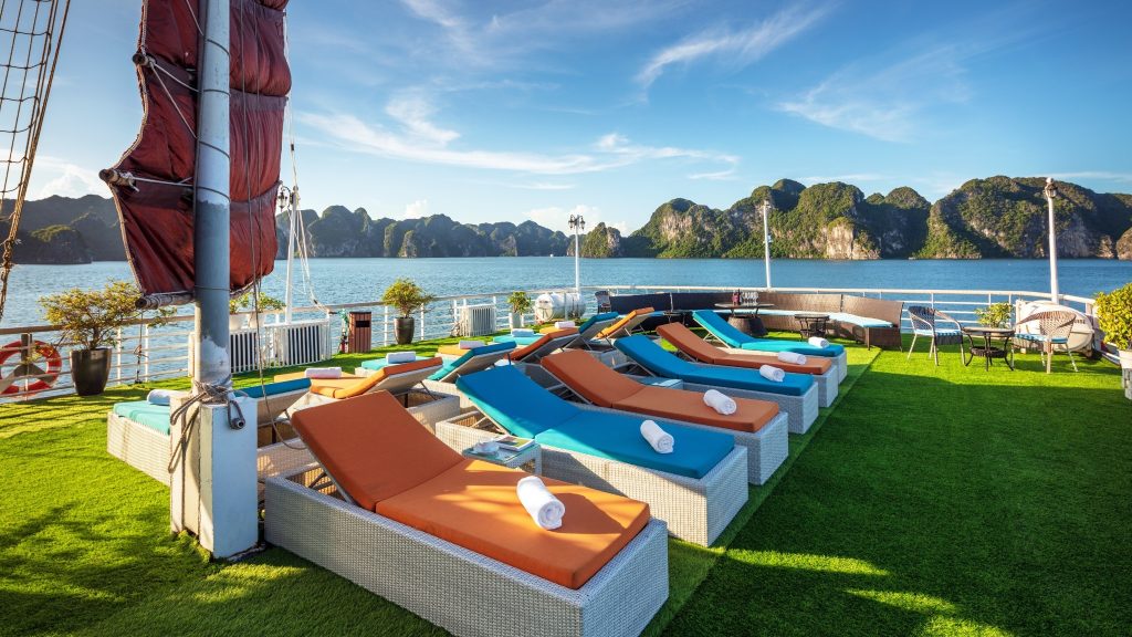 Verdure Lotus Classic Cruise bathroom with bathtub on Verdure Lotus Classic Cruise