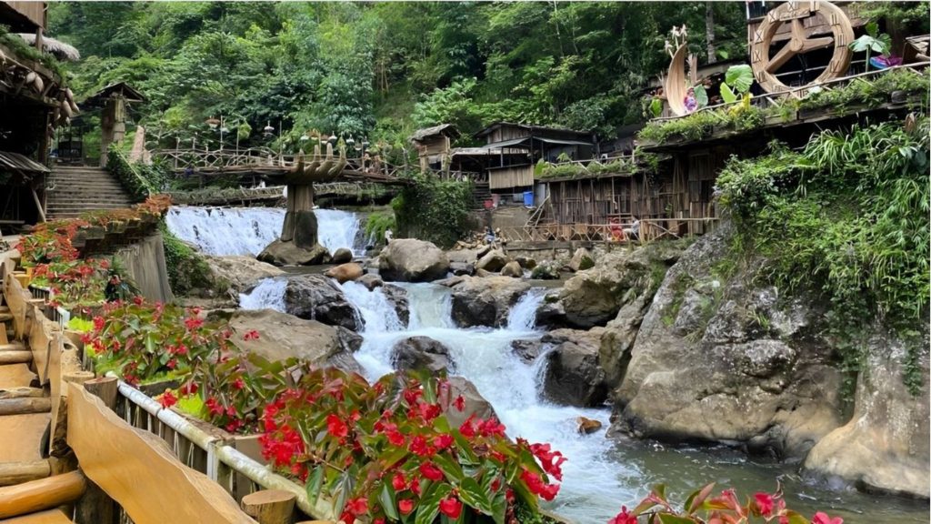 Visit Colorful Cat Cat Village in Sapa
